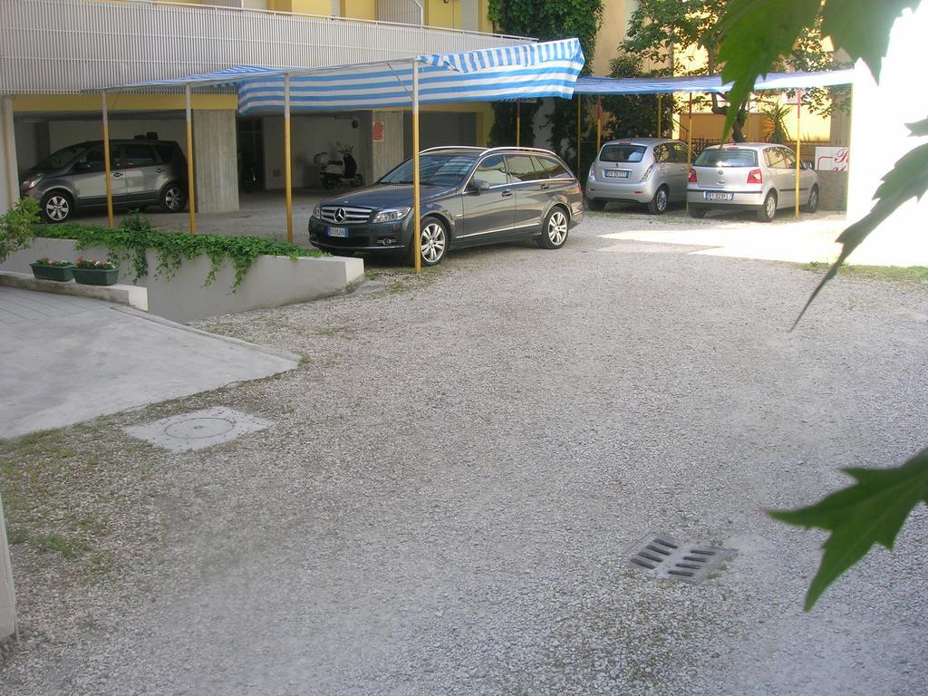 Residence Suisse Cattolica Buitenkant foto