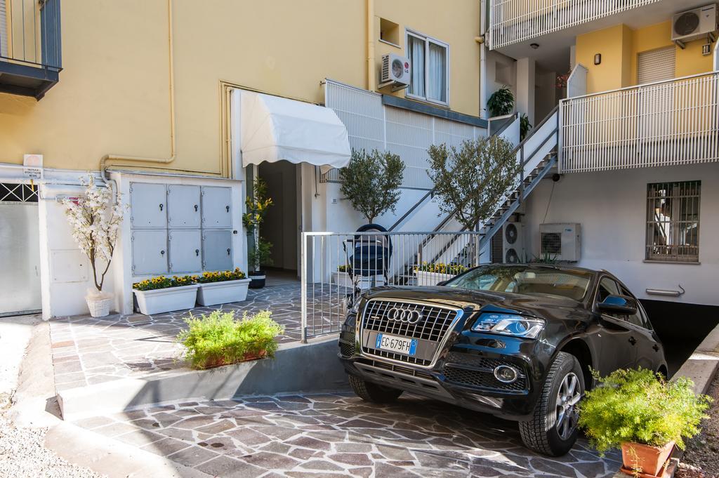 Residence Suisse Cattolica Buitenkant foto